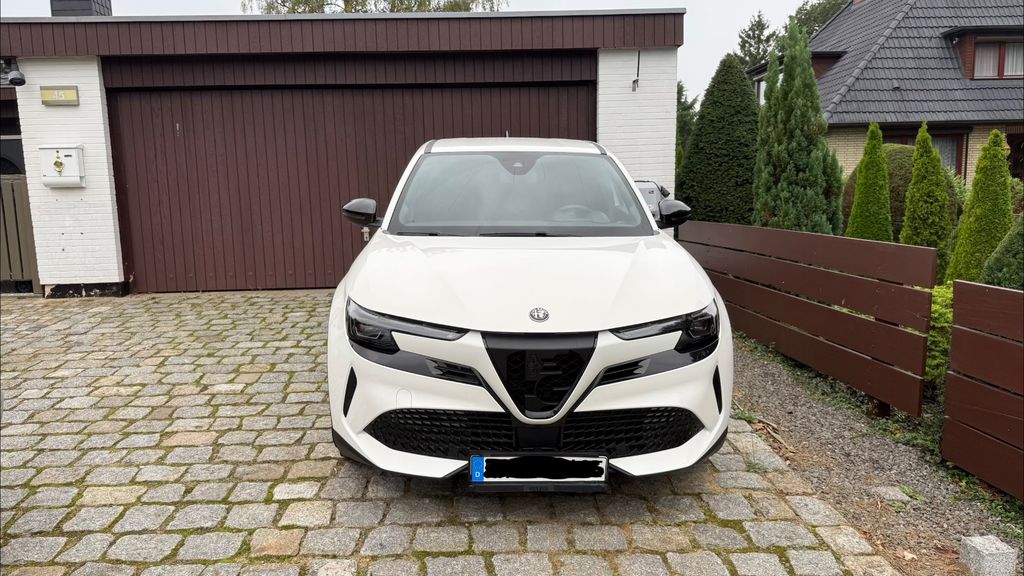 Bild des Angebotes Alfa Romeo Junior BEV 115kW Speciale Elettrica Speciale