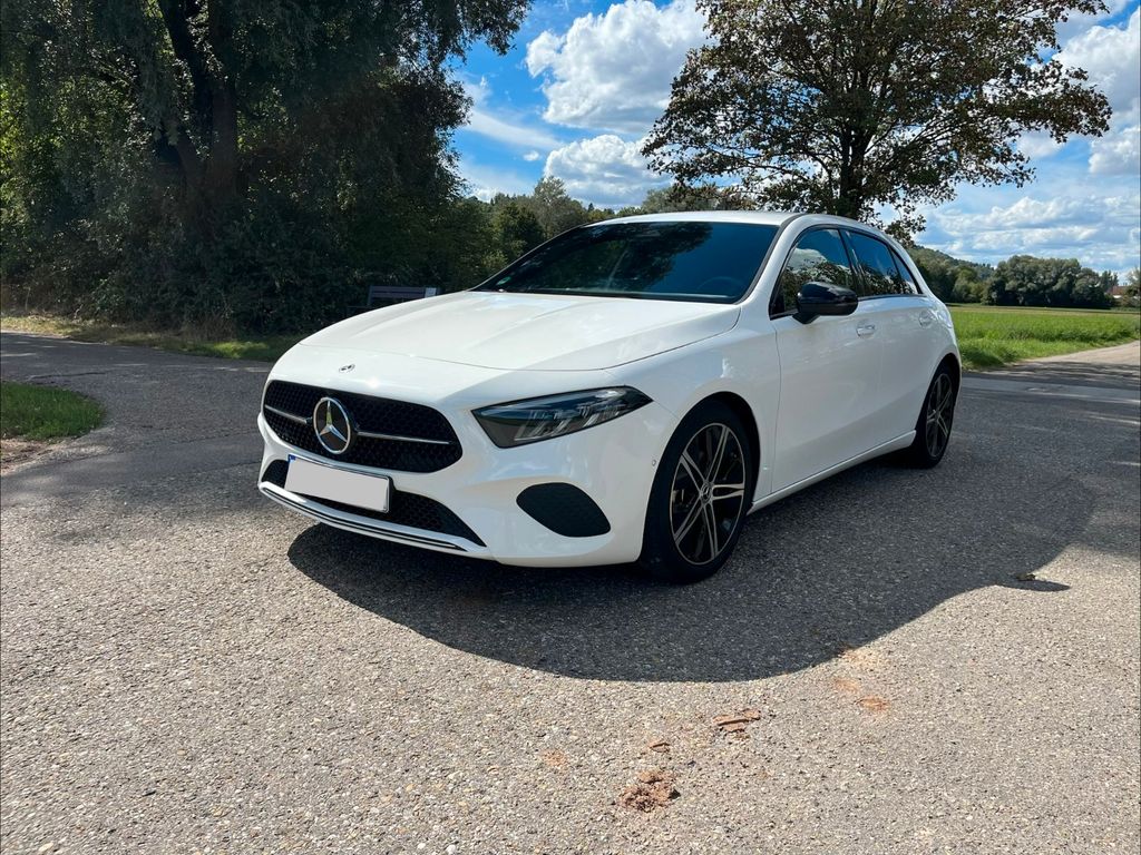 Bild des Angebotes Mercedes-Benz A 180 Nightpaket Ambientebeleuchtung Keyless GO
