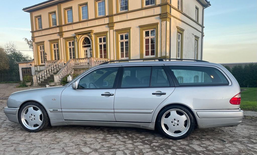 Mercedes-Benz E 55 AMG