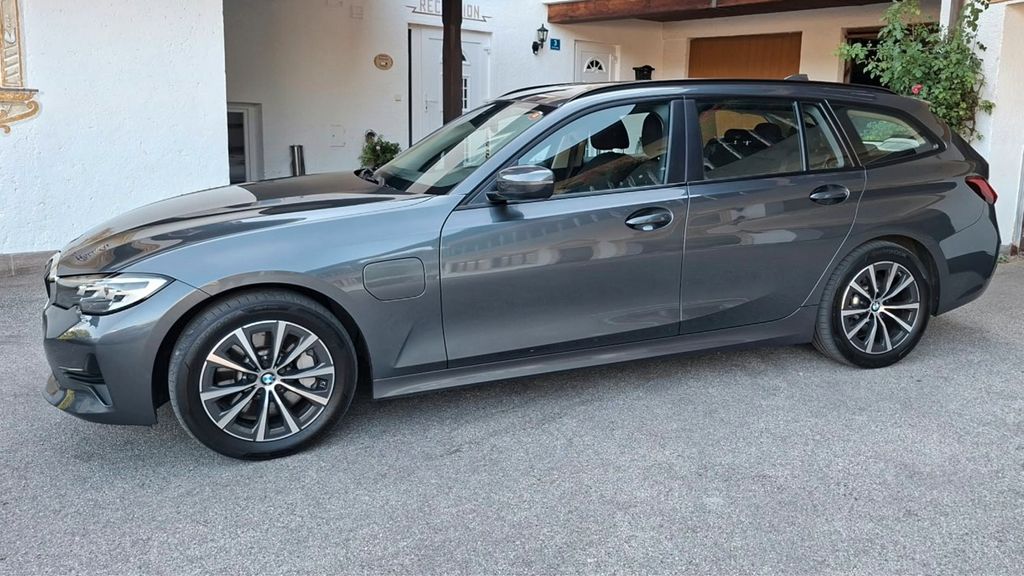Bild des Angebotes BMW 330e Touring Advantage Automatic Advantage