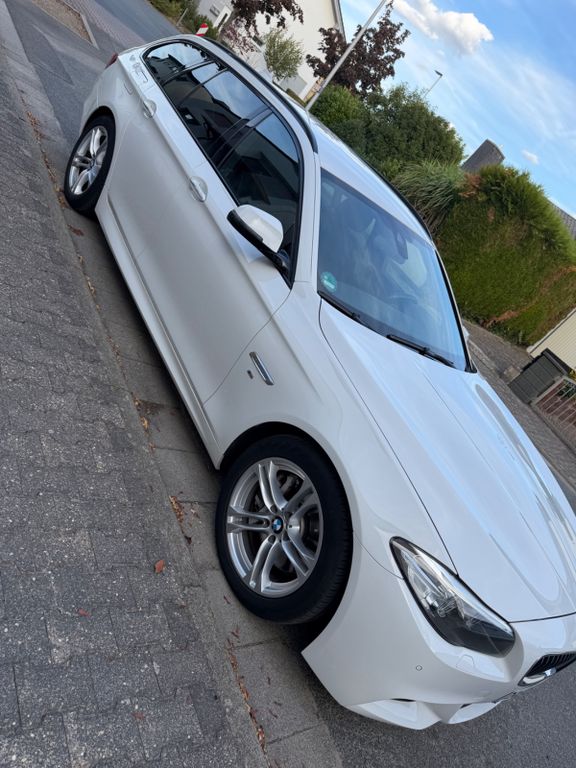Bild des Angebotes BMW 525D Touring M Sportpaket CarPlay Scheckheft