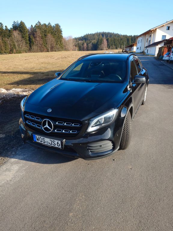 Bild des Angebotes Mercedes-Benz GLA 180 DCT - AMG Ausstattung. Black edition