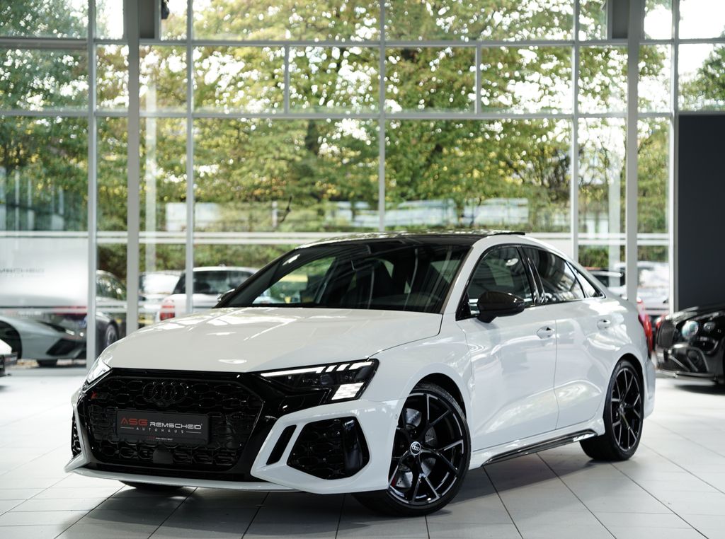 Bild des Angebotes Audi RS3 q. Limousine*Schale *Pano *Carbon *RS-AGA