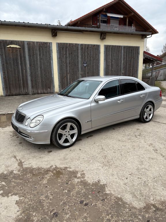Bild des Angebotes Mercedes-Benz E 240 4MATIC Classic