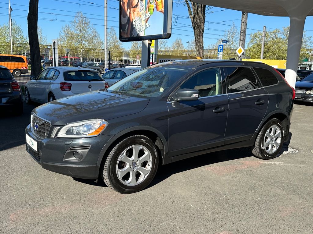 Bild des Angebotes Volvo XC60 Momentum AWD D5 Leder/ Navi/ Xenon/ Keyless