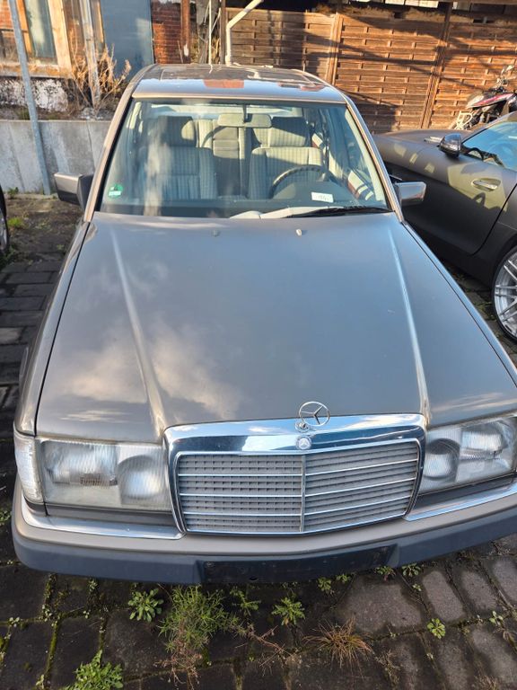 Bild des Angebotes Mercedes-Benz E 230 Automatik