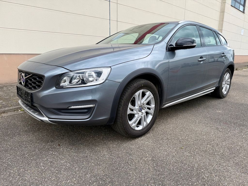 Bild des Angebotes Volvo V60 D3 Cross Country Momentum - NAVI+LEDER+SHZ