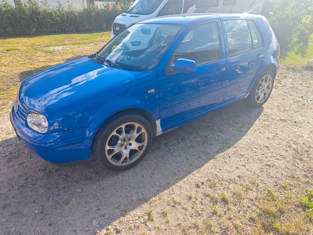 Volkswagen Golf 2.3 VR5