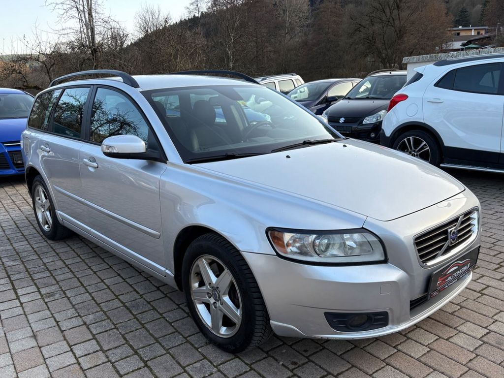 Bild des Angebotes Volvo V50 T5 AWD Momentum*Navi*Shzg*Allrad*
