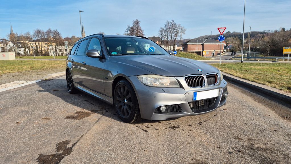 Bild des Angebotes BMW 330d Touring M Paket