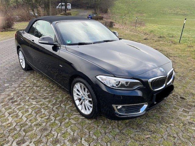Bild des Angebotes BMW 220i Cabrio Luxury Line
