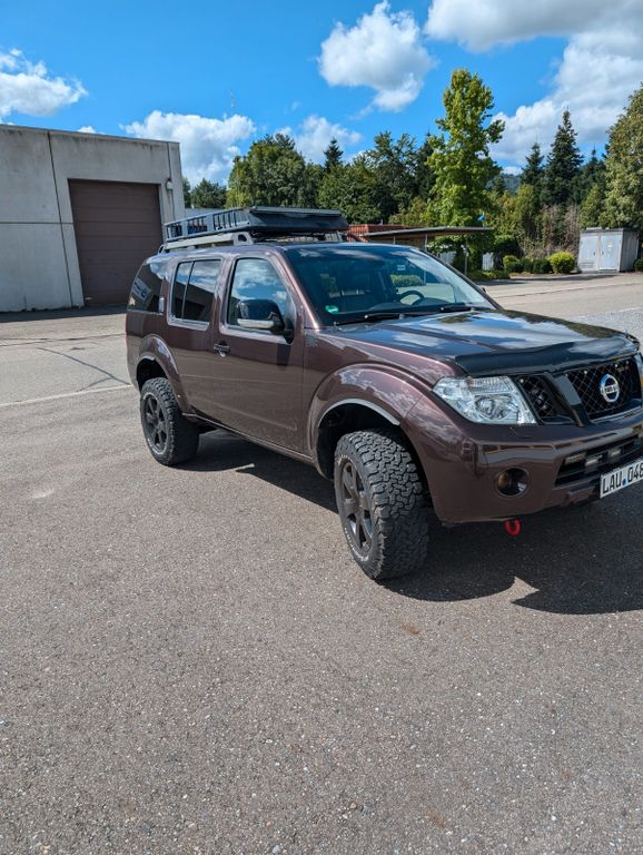 Nissan Pathfinder 2.5 dCi DPF PLATINUM 4WD Automati...