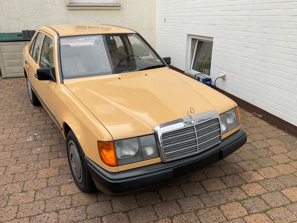 Bild des Angebotes Mercedes-Benz E 260 (6 Zylinder)