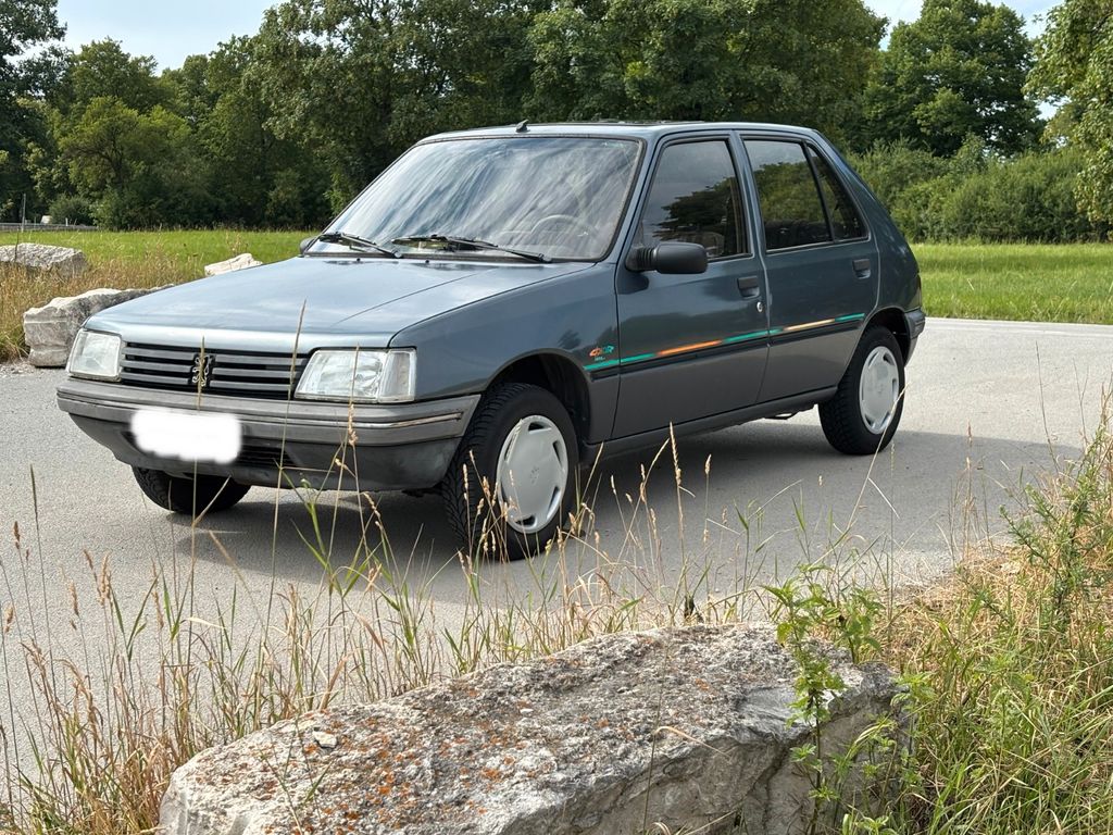Peugeot 205 Sondermodell Glasdach