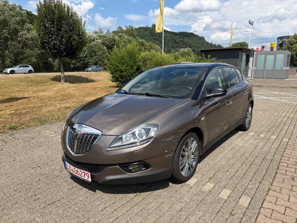 Lancia Delta 1.8 T-Jet Executive *Automatik*Xenon*BOSE*