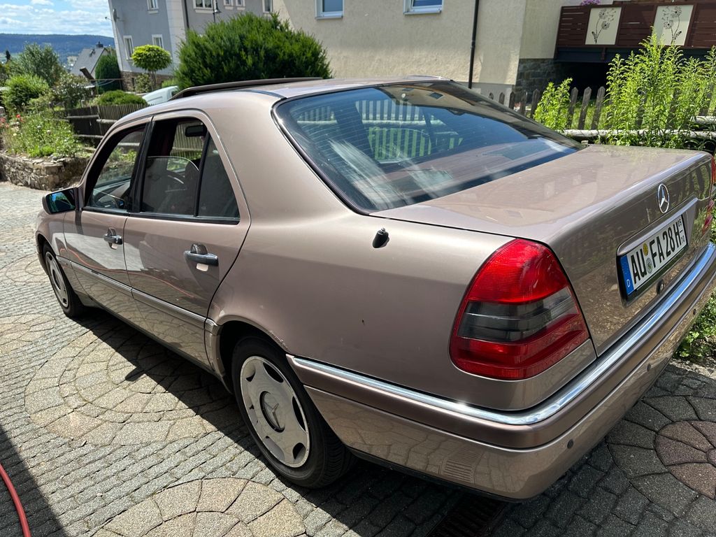 Bild des Angebotes Mercedes-Benz 220