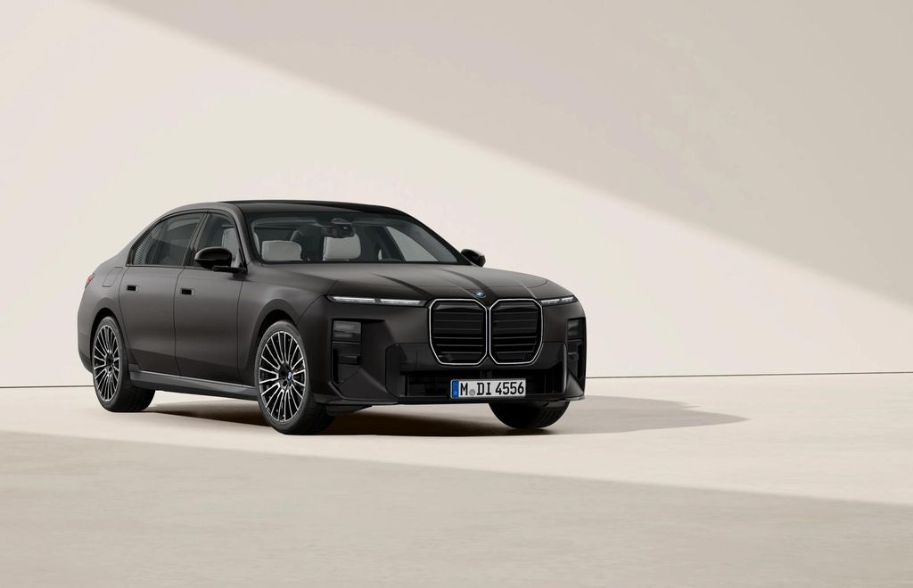 Bild des Angebotes BMW 740 xDrive M Sport*CONNOISSUER*SKYLOUNGE*PANO*