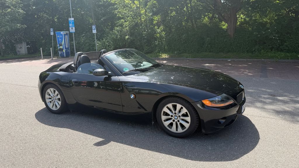BMW Z4 E85 2.2i M-Sitze Klima SHZ PDC 8fach bereift