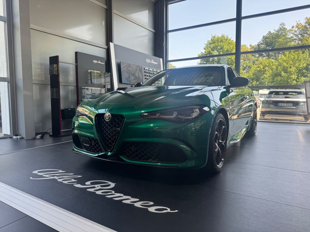 Alfa Romeo Giulia Quadrifoglio Oro