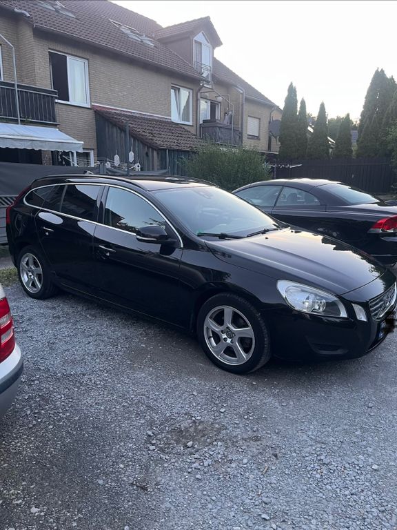 Bild des Angebotes Volvo V60 D3 Momentum INSPEKT.NEU ZAHNR.NEU 5 ZYLINDER