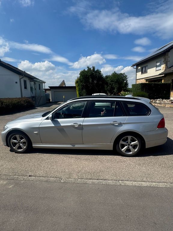 Bild des Angebotes BMW 320i Touring -