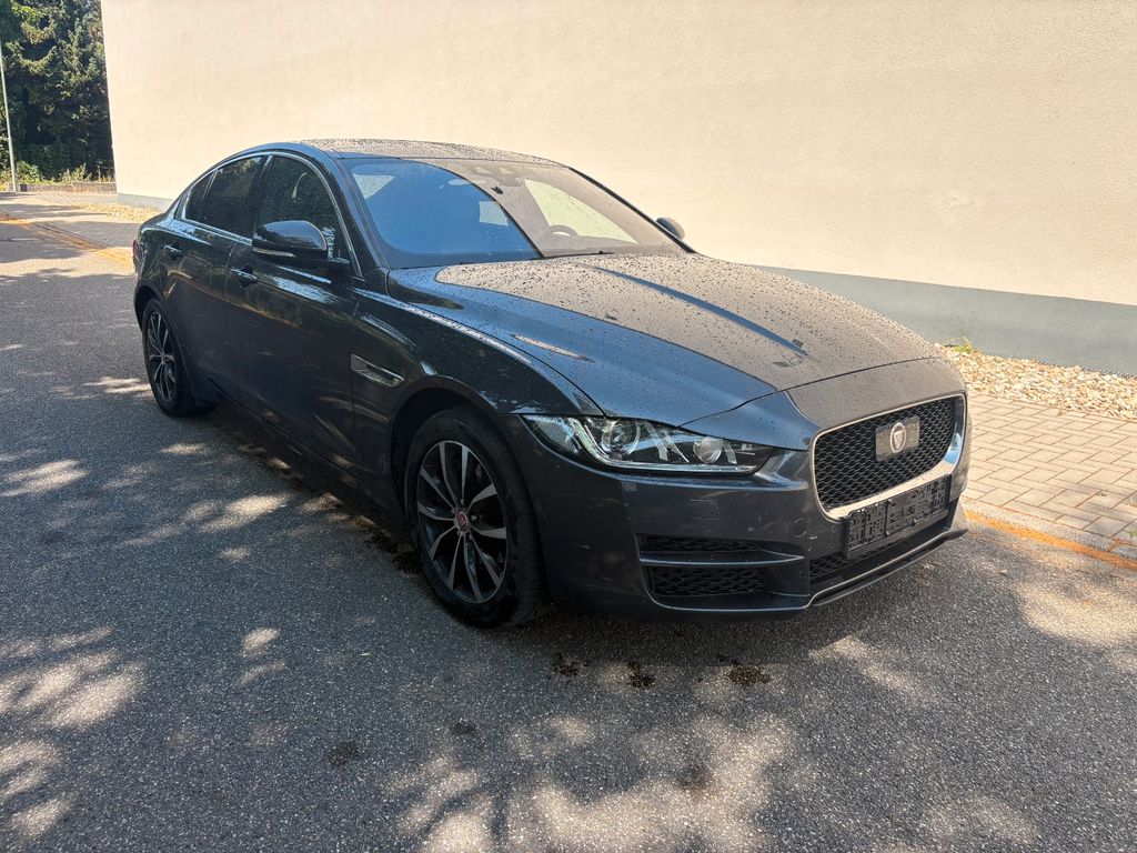 Bild des Angebotes Jaguar XE Prestige AWD 2,0 Diesel Leder Klima Pano.