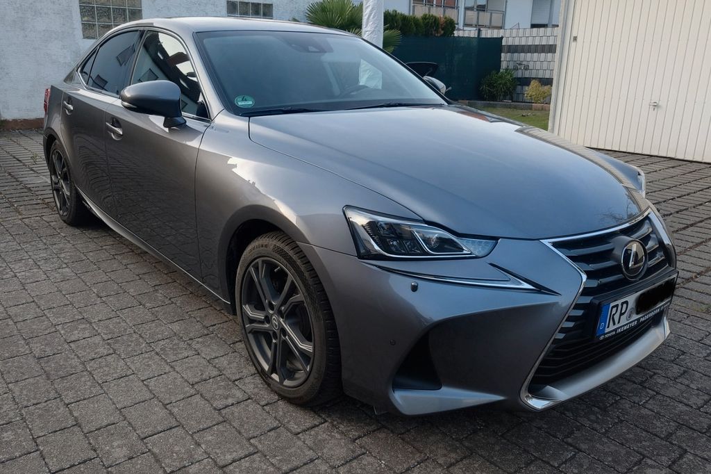 Lexus IS 300h Luxury Line  Mark Levinson