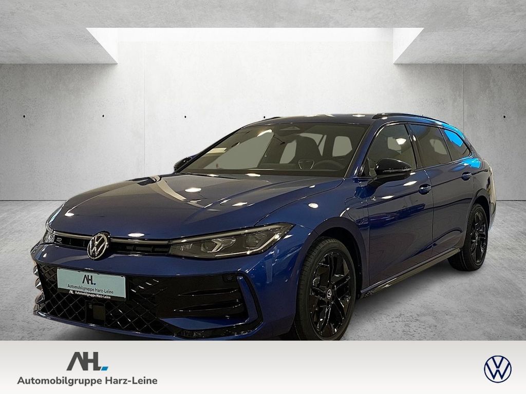 Bild des Angebotes Volkswagen Passat R-Line 1.5 eHybrid ACC AHK AUT KeyLess