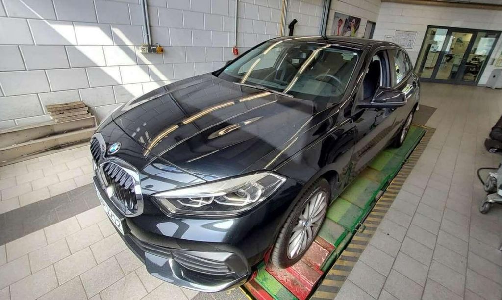 Bild des Angebotes BMW 120d AT8 Advant LED/NAVI/VIRTU/SHZ/DAB/APPLE/8Fa
