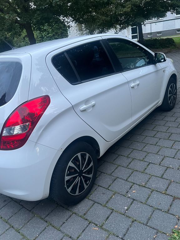 Bild des Angebotes Hyundai i20 1.2 FIFA World Cup Edition - TÜV neu