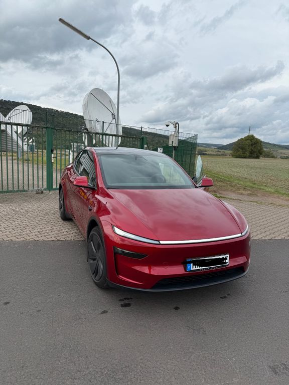 Tesla Model Y Juniper Premium Maximale Reichweite RWD