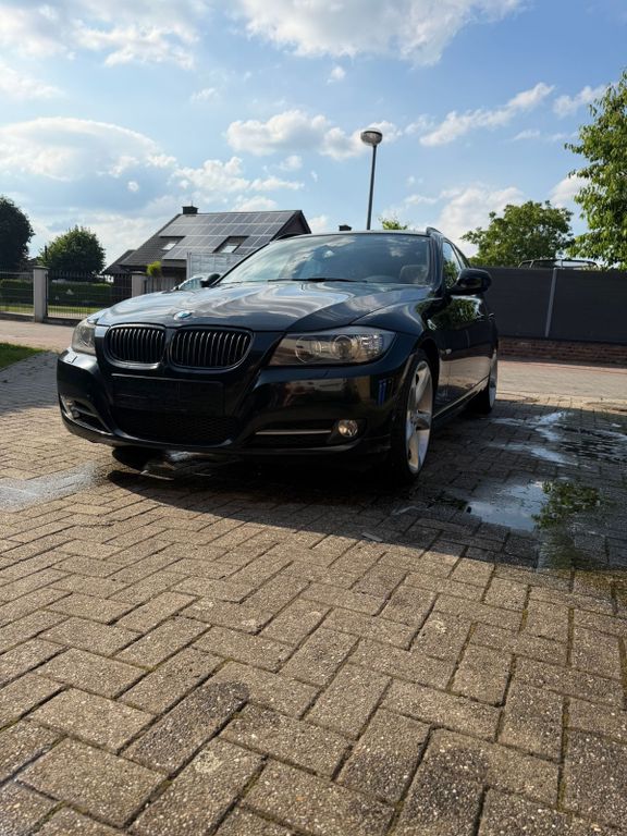 Bild des Angebotes BMW 330d Touring - Vollleder - Panorama Dach