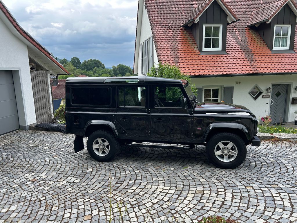 Bild des Angebotes Land Rover Defender 110 Td4 Station Wagon Black Pearl B...