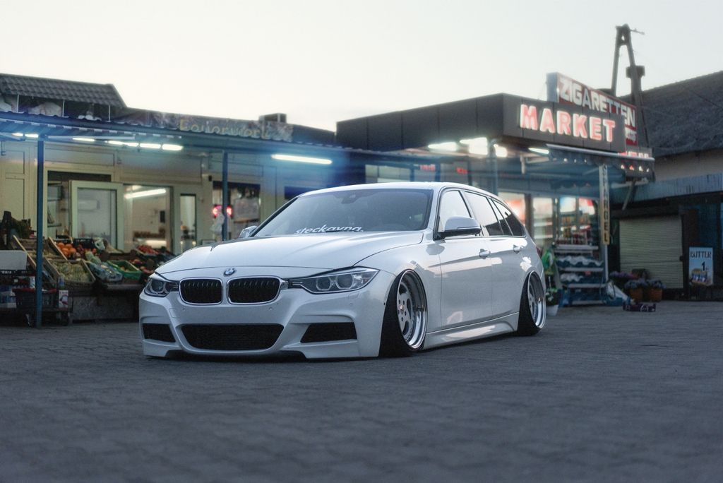 Bild des Angebotes BMW 335d Touring Luftfahrwerk (Airlift Performance)