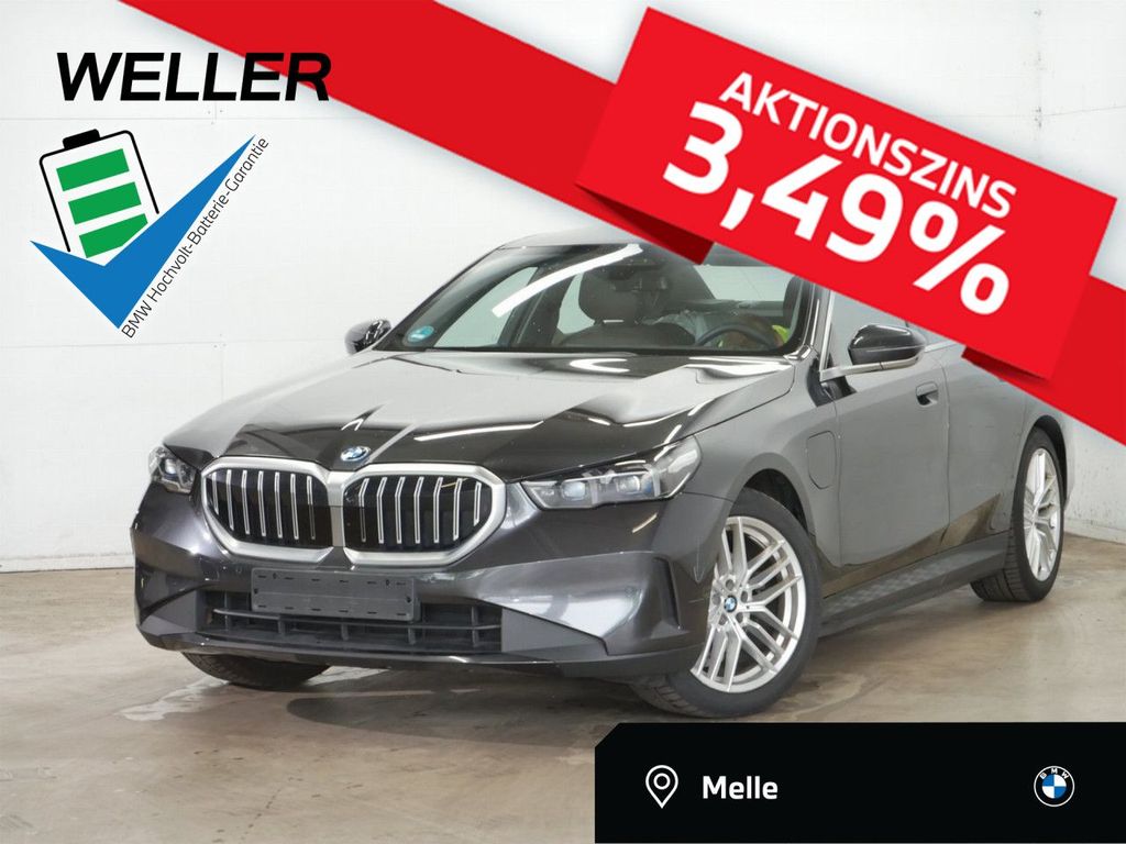 Bild des Angebotes BMW 530e xDr Limo LivProf DAProf 360° KomfSi B/W