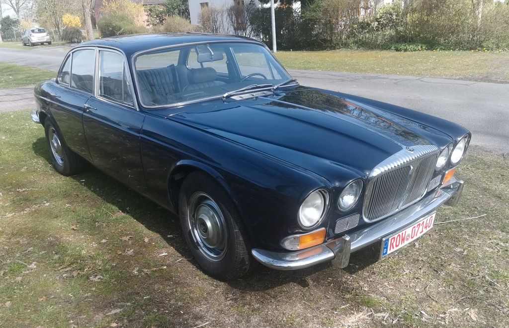 Bild des Angebotes Jaguar Daimler Sovereign 4.2 LHD (XJ6)