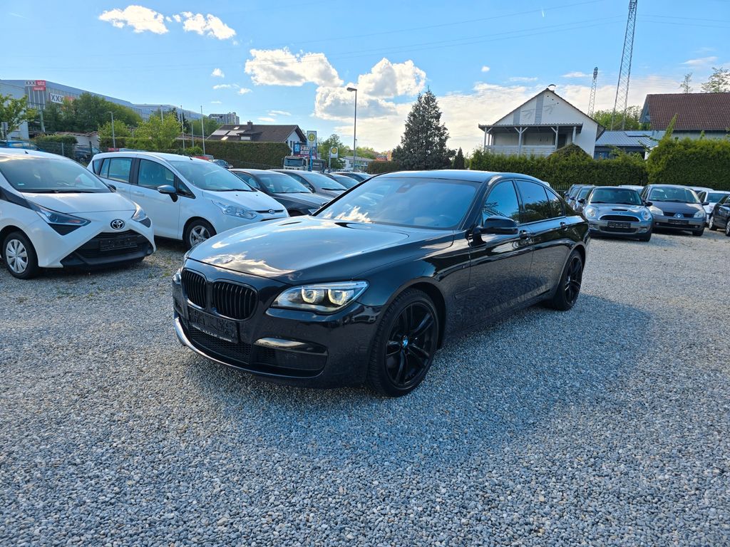 Bild des Angebotes BMW 750i xDrive M-Paket / Head UP / SoftClose / FULL