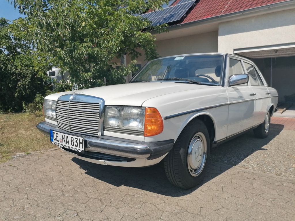 Mercedes-Benz 200 Automatik (W 123) mit neuem TÜV