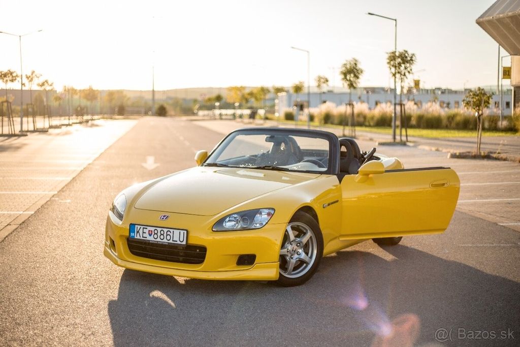 Honda S2000 2.0i AP1 (2001) yellow