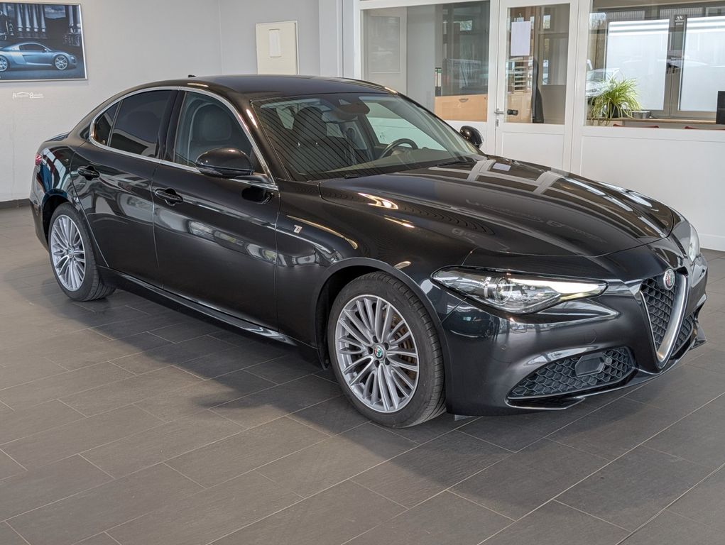 Bild des Angebotes Alfa Romeo Giulia JTDM Lusso Ti*Xenon*Harman-Kardon*KAM*ACC