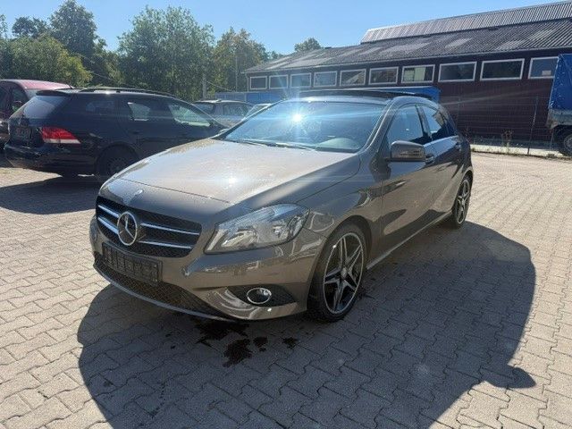 Bild des Angebotes Mercedes-Benz A180 W176 BlueEfficiency 87TKM AUTOM. PANO 8Fach