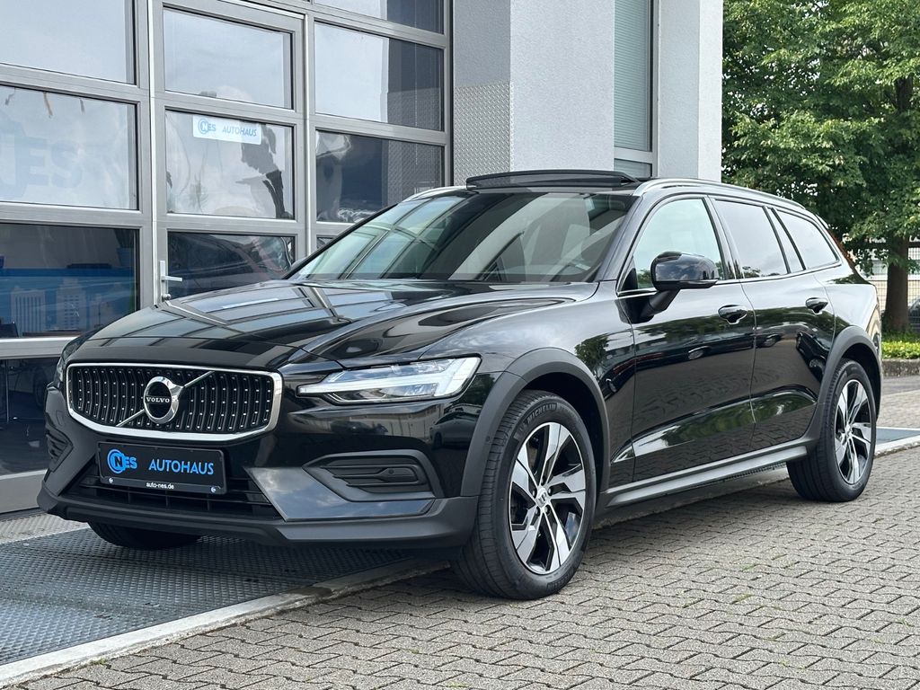 Bild des Angebotes Volvo V60 CROSS COUNTRY PRO B4 AWD*PANO*HARMAN*KAM*