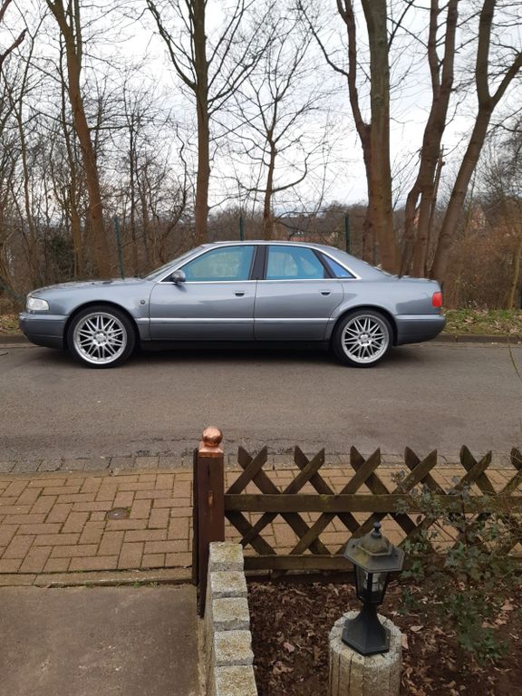 Audi A8 4.2 quattro tiptronic -