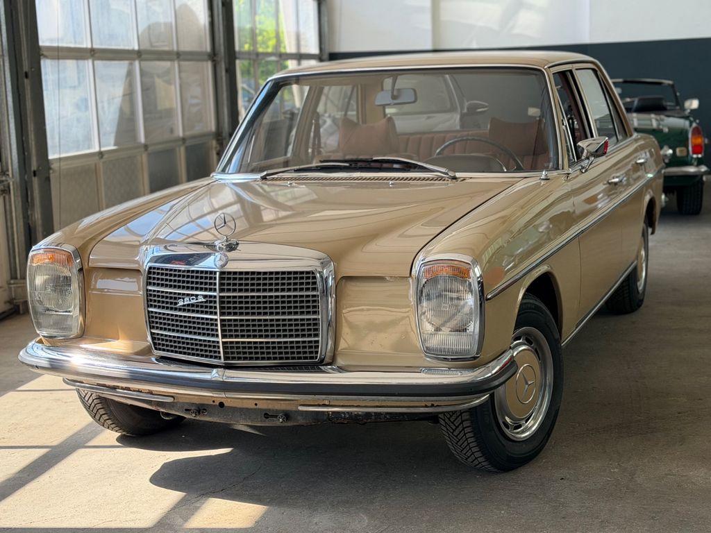 Mercedes-Benz 200 Diesel / 8
