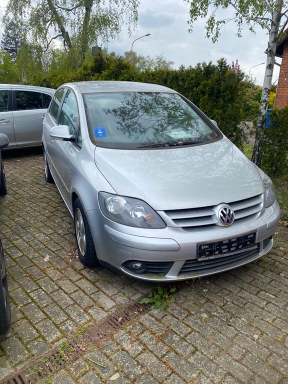 Bild des Angebotes Volkswagen Golf Plus 1.6 Tour KLIMAAUTOMATIK AHK TEMPOMAT