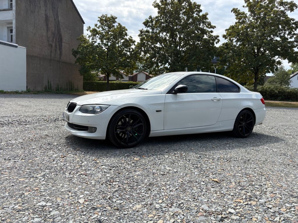 Bild des Angebotes BMW 325i Coupé Automatik E92 LCI