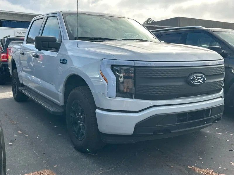 Bild des Angebotes Ford F 150 Lightning XLT 2025 weiss im Vorlauf +11