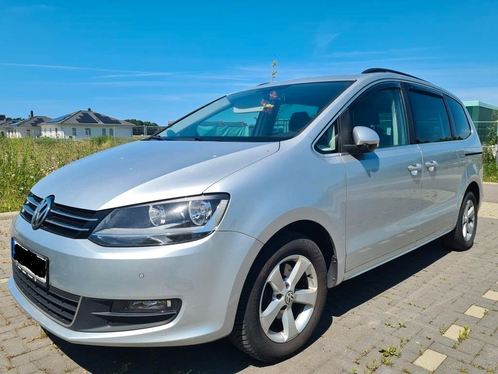 Bild des Angebotes Volkswagen Sharan 2.0 TDI DSG BlueMotion Tech Comfortli...
