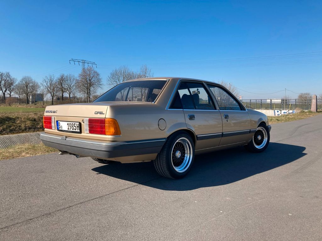 Opel Rekord E 2.2 Automatik Voll Fahrbereit mit H-Ken