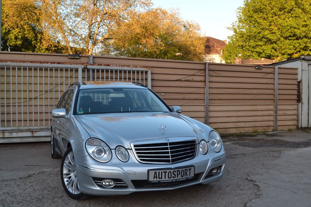 Bild des Angebotes Mercedes-Benz E 500 T AVANTGARDE*1.HAND*SPORTPAKET*NAVI*LEDER*